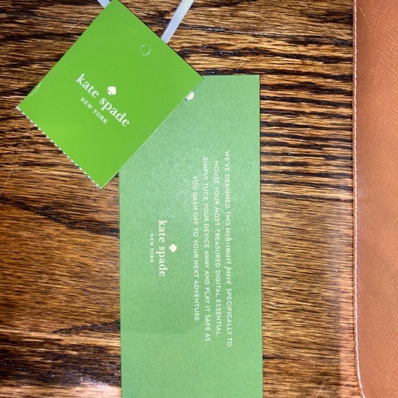 BRAND NEW Kate Spade metallic Blush Pink Wristlet - Picture 4 of 5